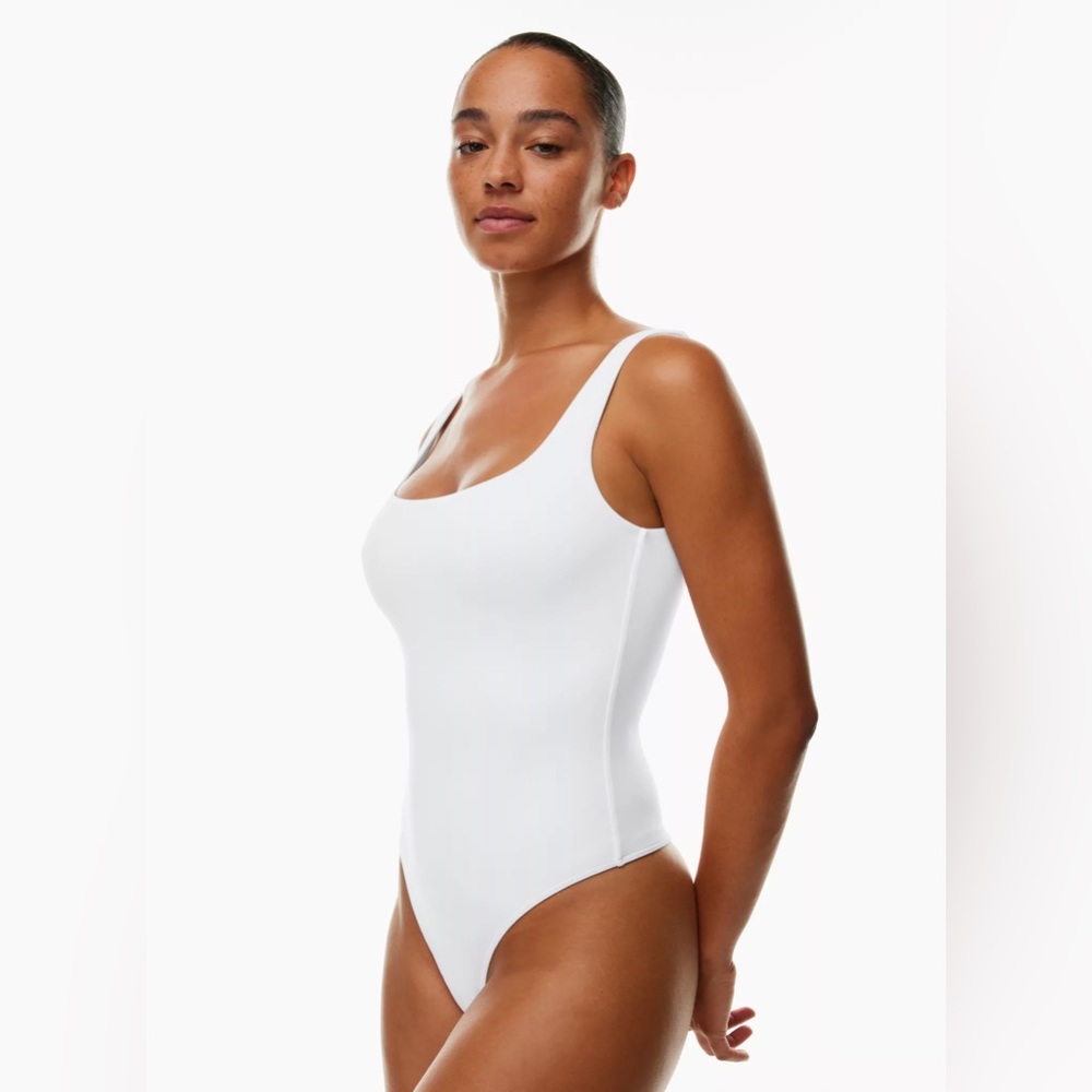 Babaton Aritzia Contour Squareneck Bodysuit White Size Small